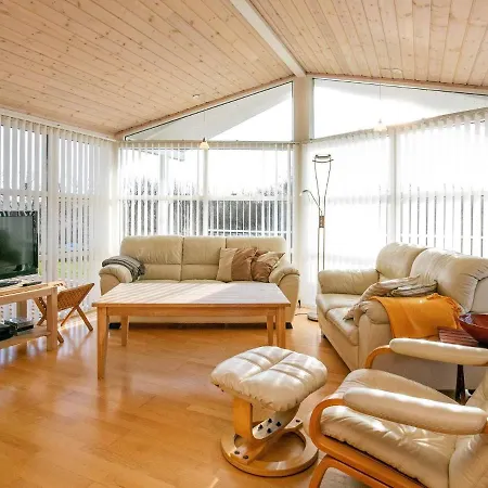 Three-bedroom Holiday In Hjorring 10 *