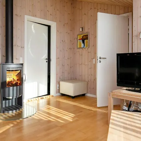 Three-bedroom Holiday In Hjorring 10 *